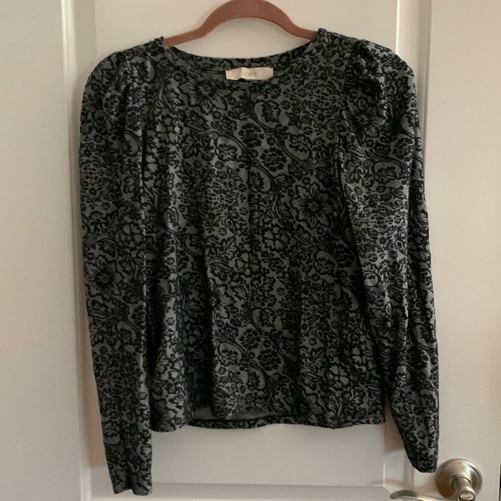 Loft Puffed Sleeves Printed Paisley Top Black and Gray